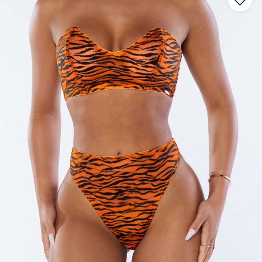 New with tags tiger orange savage x fenty Bandeau Bralette and thong